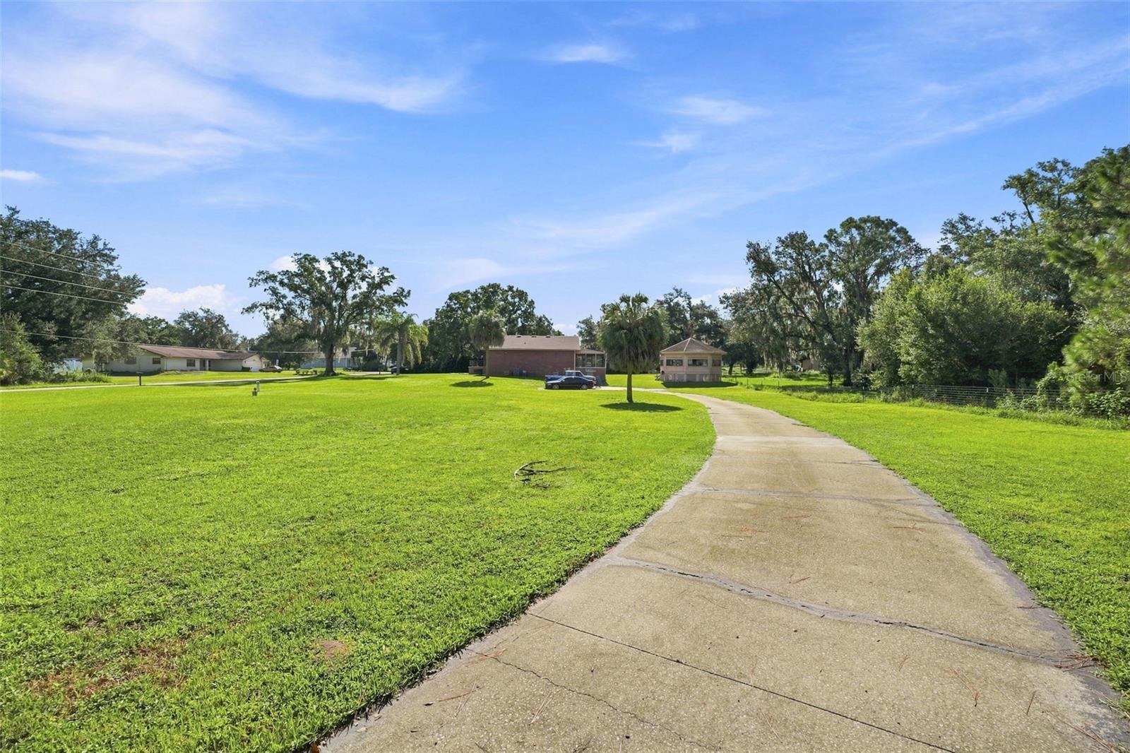 28850 LINDENHURST DR — photo 45
