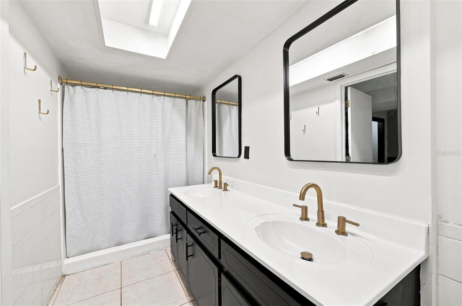 28850 LINDENHURST DR — photo 38