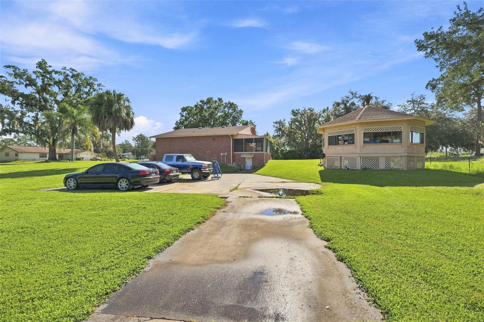 28850 LINDENHURST DR — photo 44