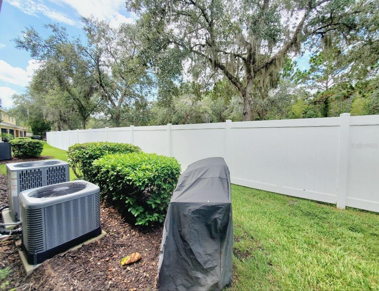 20420 NEEDLETREE DR — photo 32