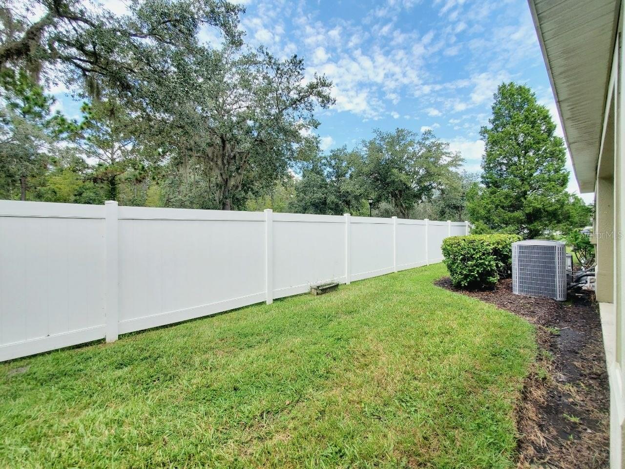 20420 NEEDLETREE DR — photo 31