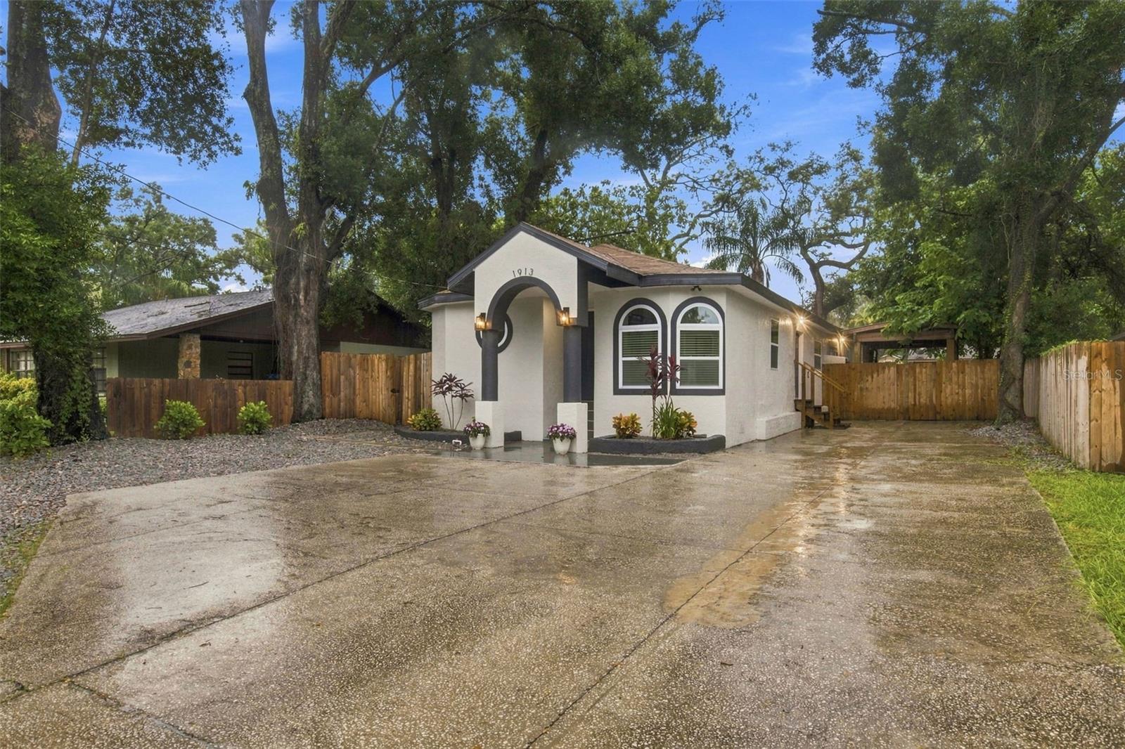 1913 E HANNA AVE — photo 3