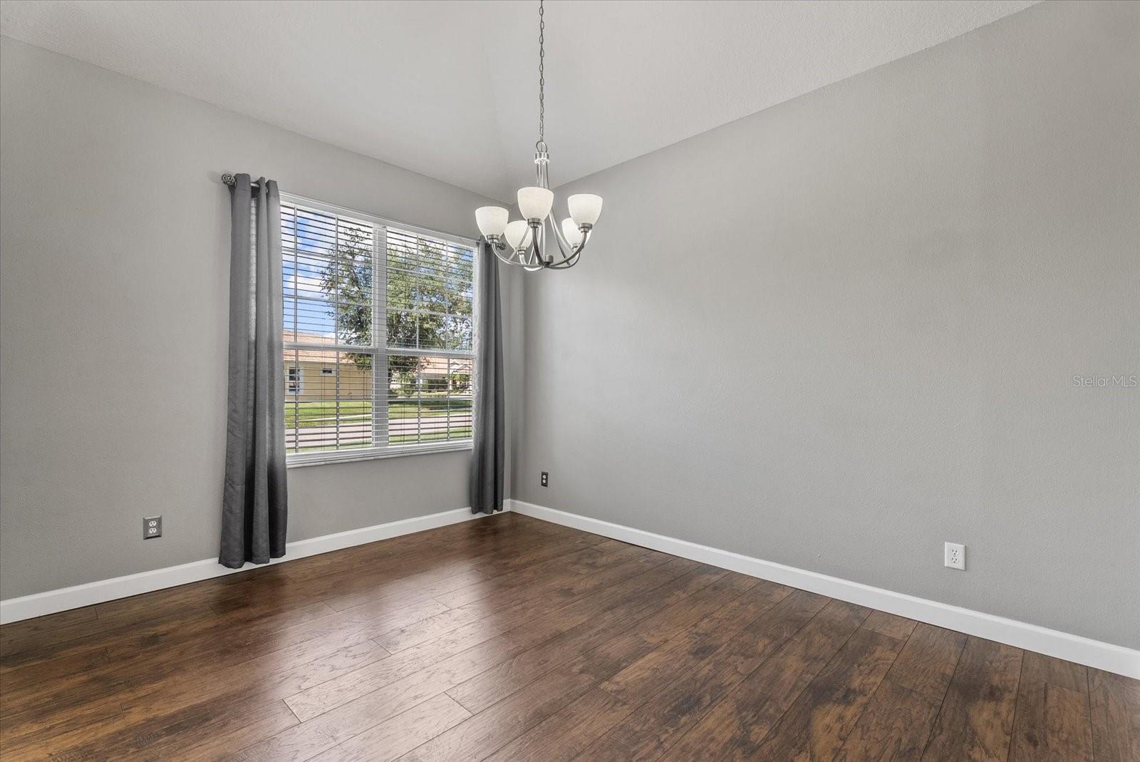 324 LANGHOLM DR — photo 13