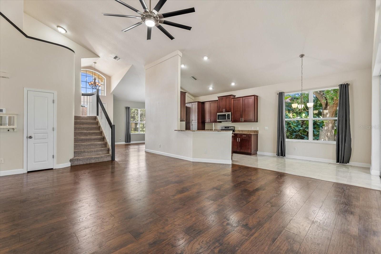 324 LANGHOLM DR — photo 14