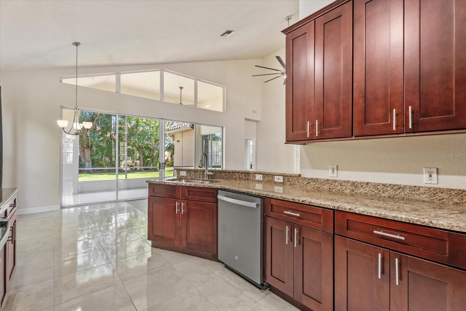 324 LANGHOLM DR — photo 18