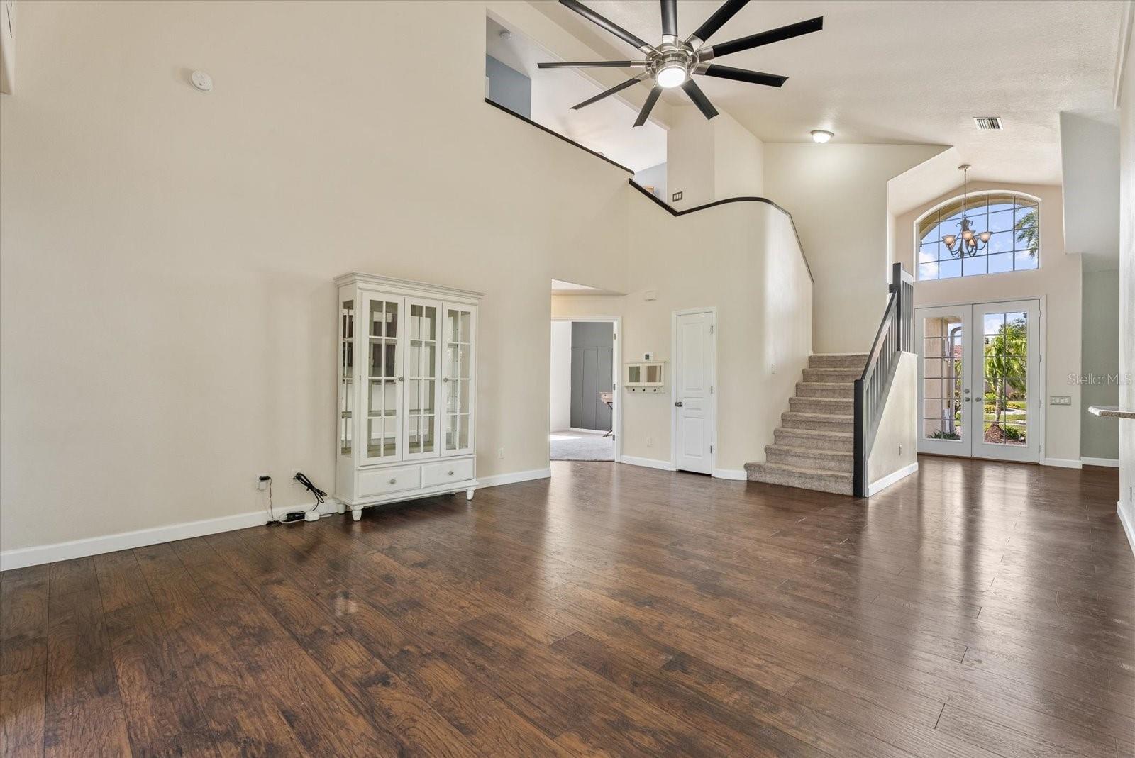 324 LANGHOLM DR — photo 9