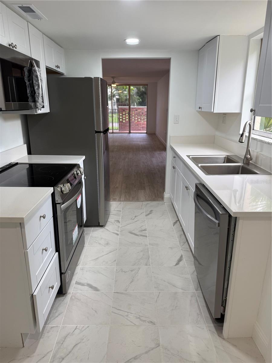 1012 PEARCE DR #111 — photo 2