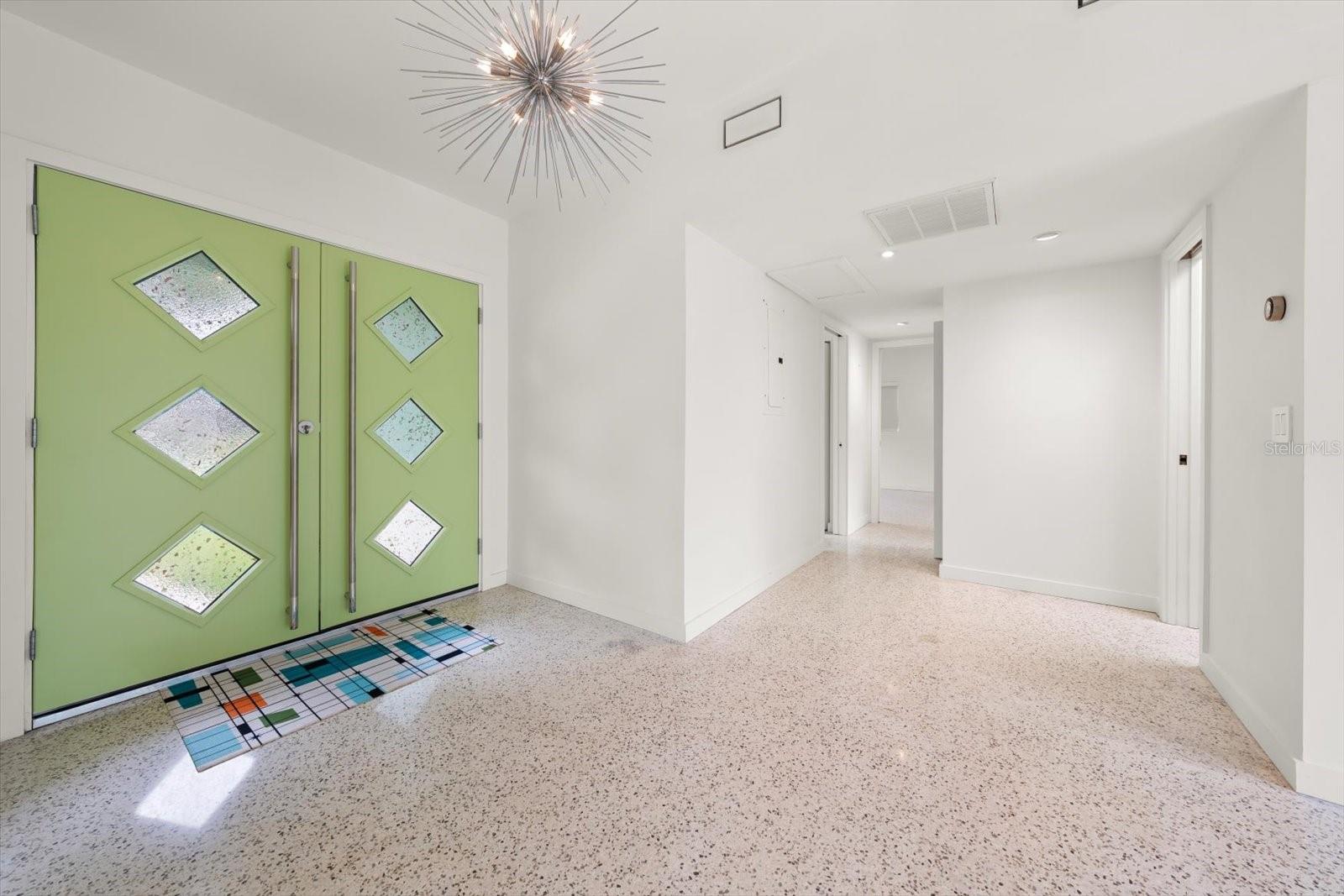 533 BROXBURN AVE — photo 16