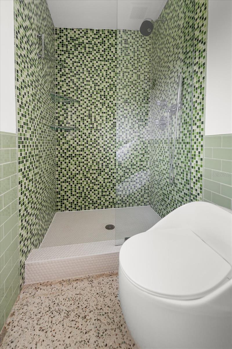 533 BROXBURN AVE — photo 13