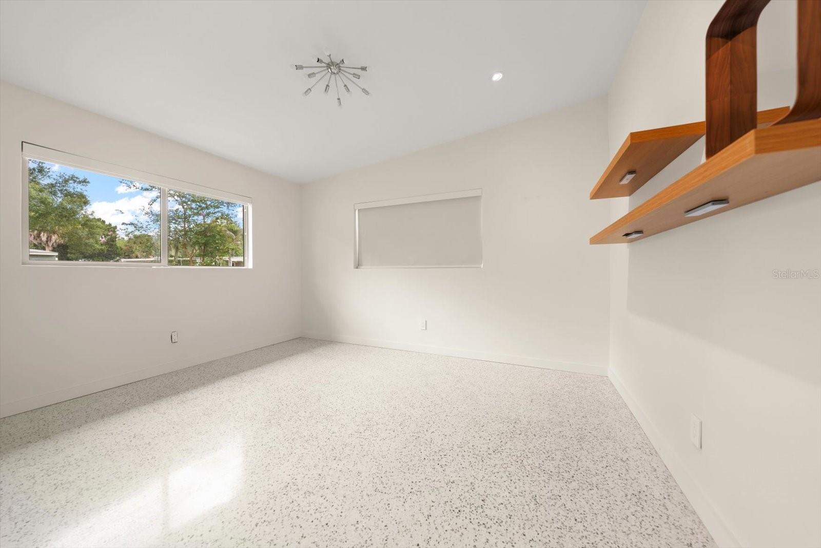 533 BROXBURN AVE — photo 19