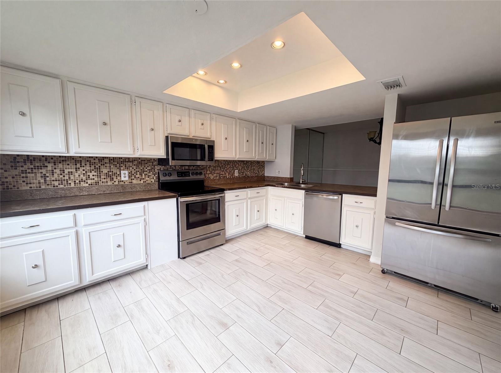 4747 PURITAN CIR #523 — photo 3