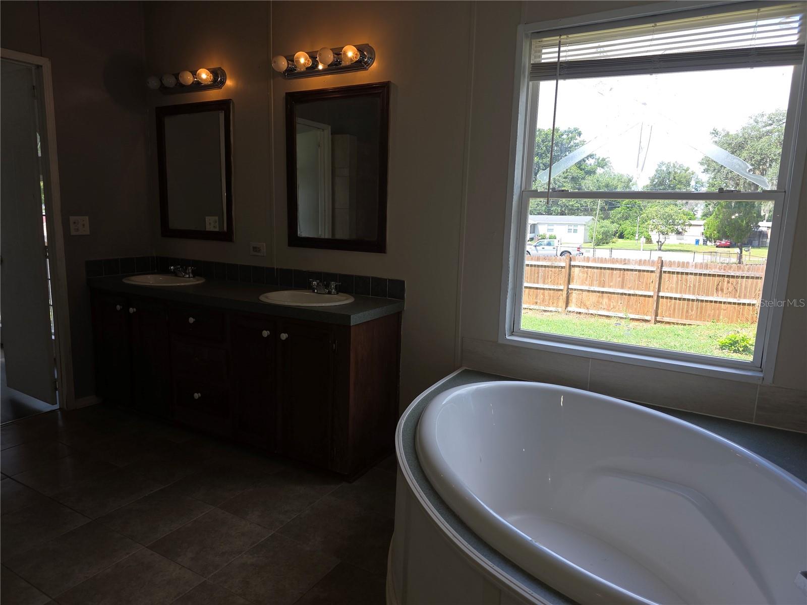 1020 BRINWOOD DR — photo 31