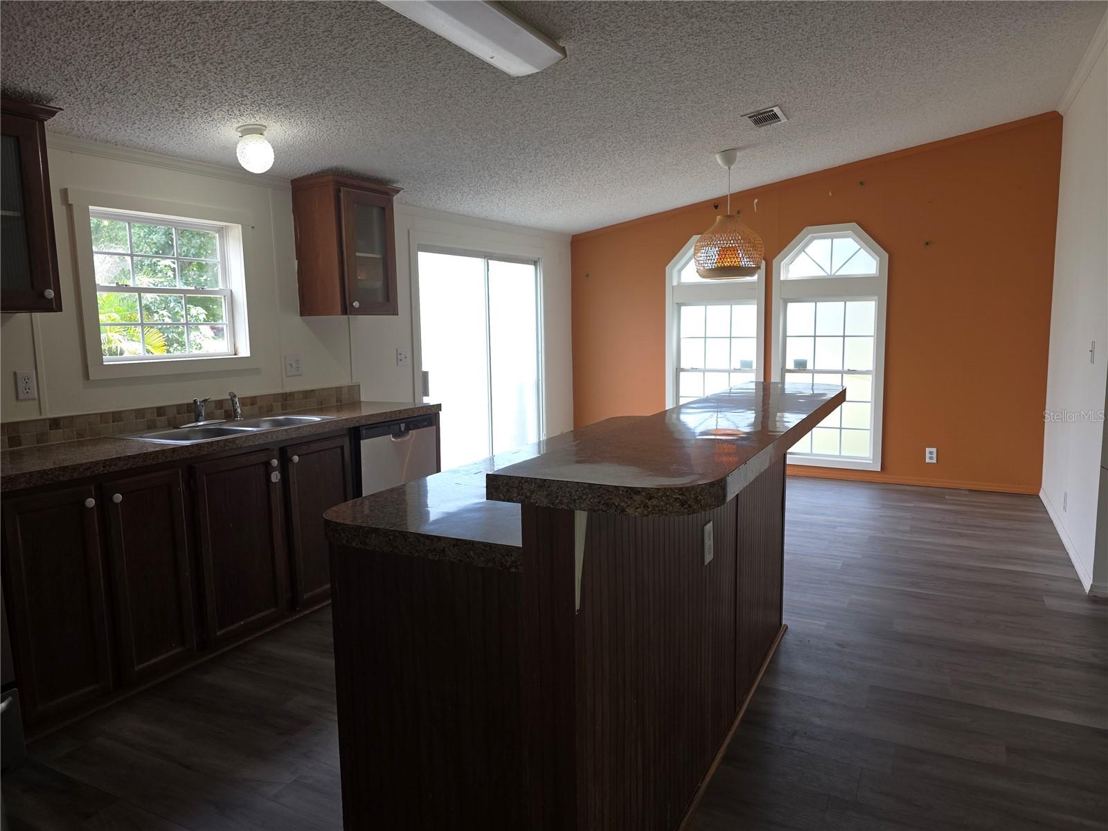 1020 BRINWOOD DR — photo 11