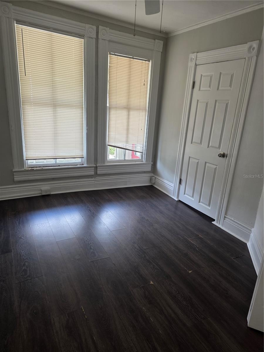 212 W BEACH PL #4 — photo 5