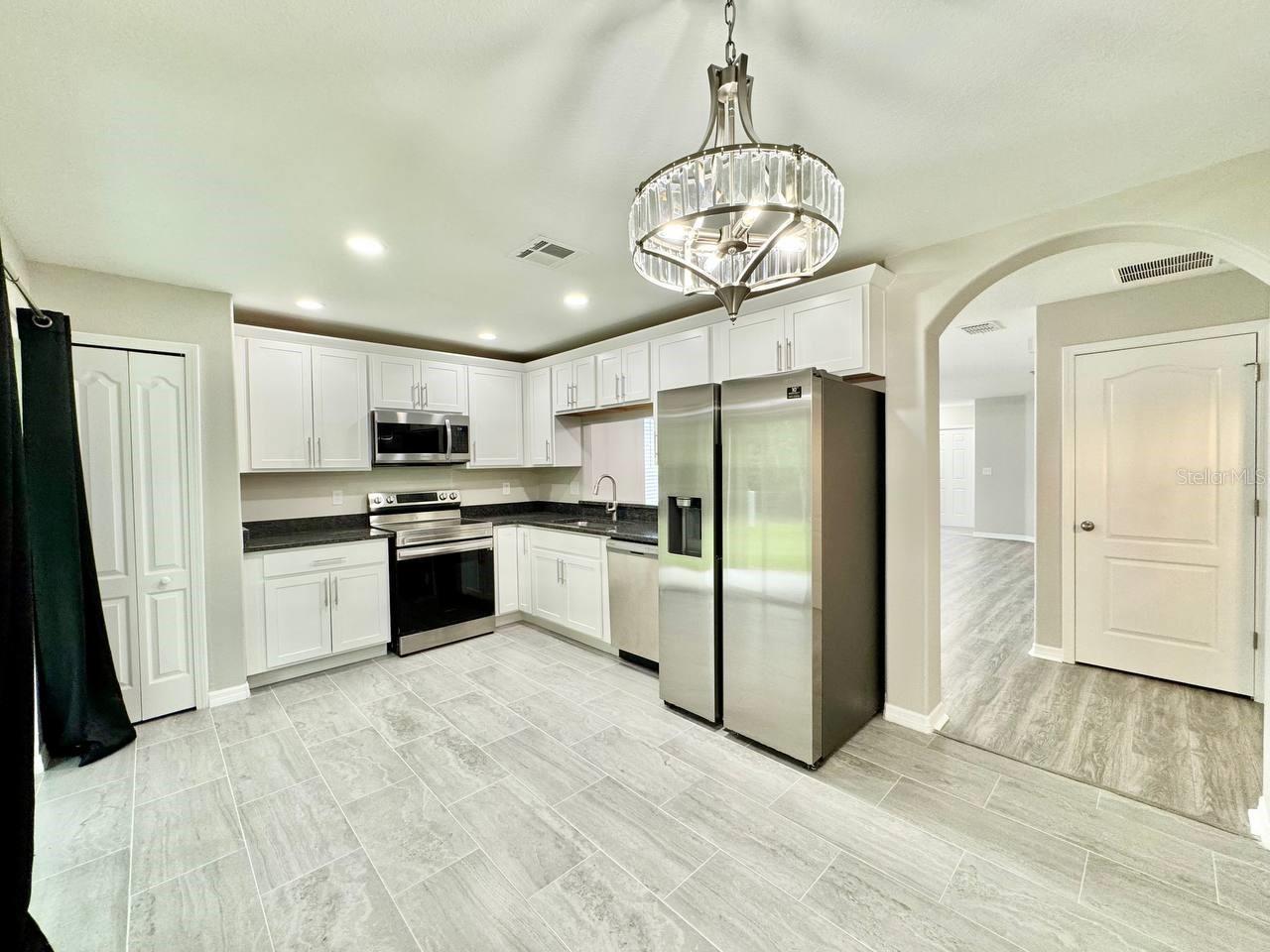 12534 CHENWOOD AVE — photo 7