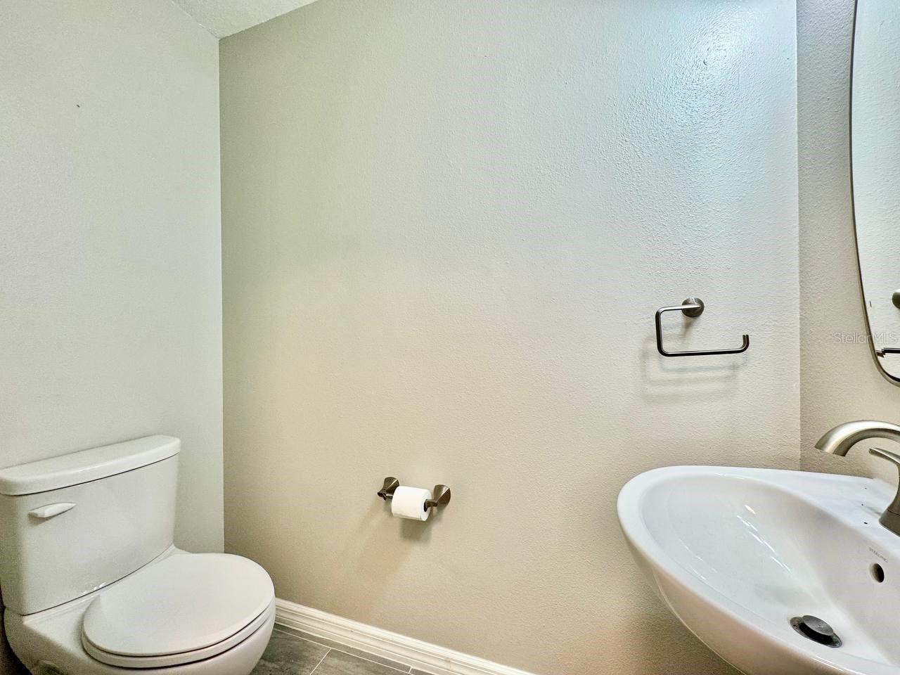 12534 CHENWOOD AVE — photo 18