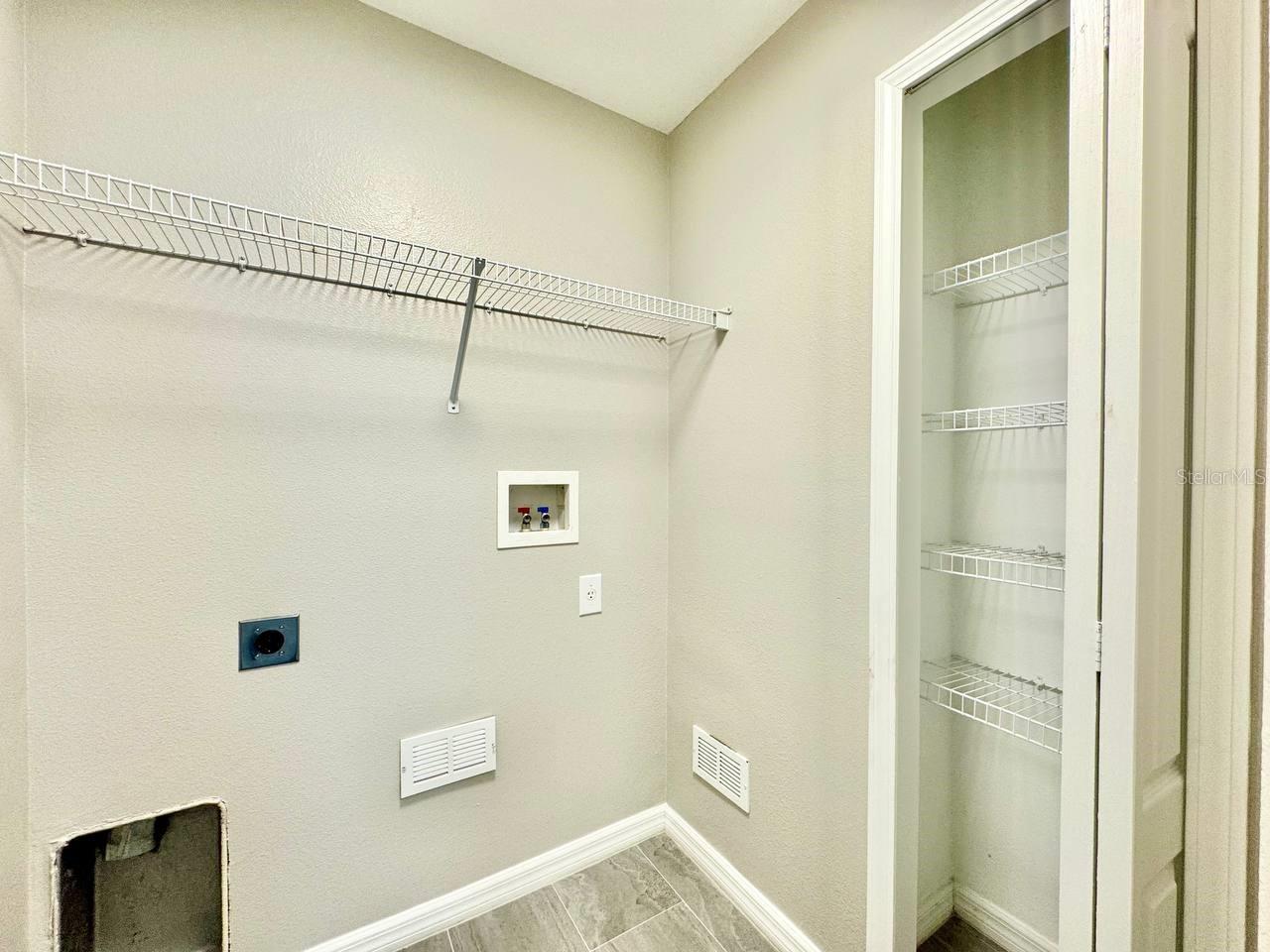 12534 CHENWOOD AVE — photo 17