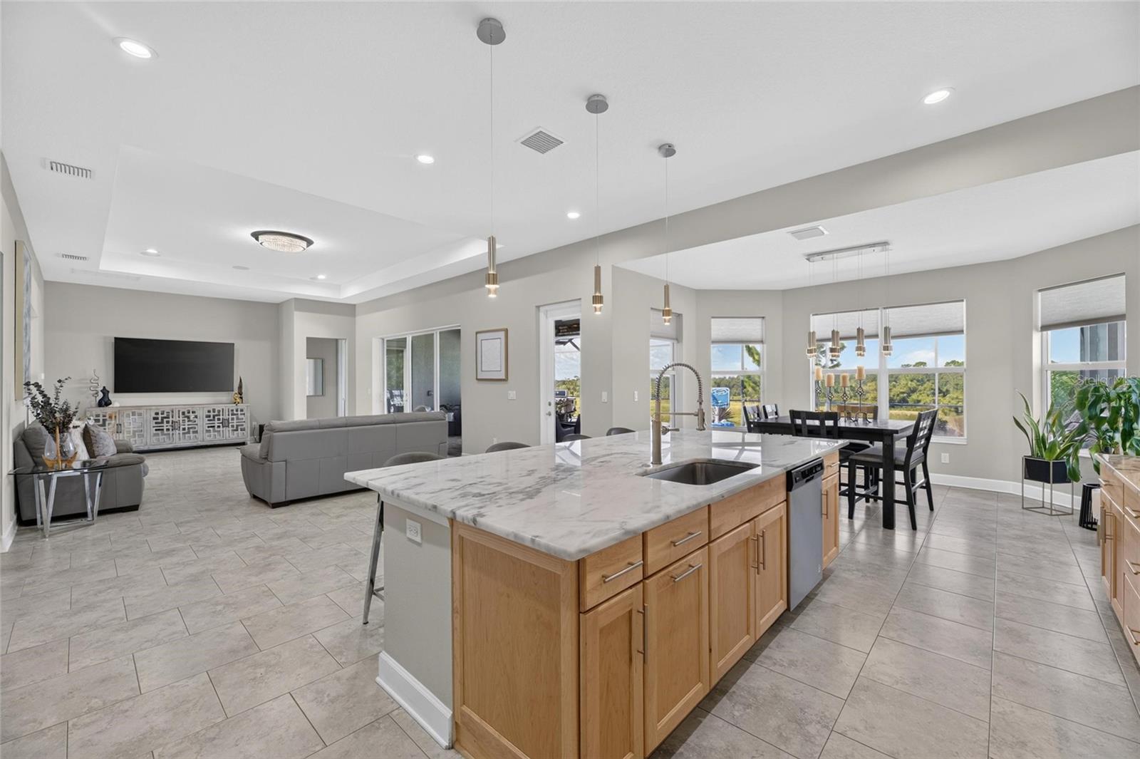 5218 LAKE VENICE DR — photo 9