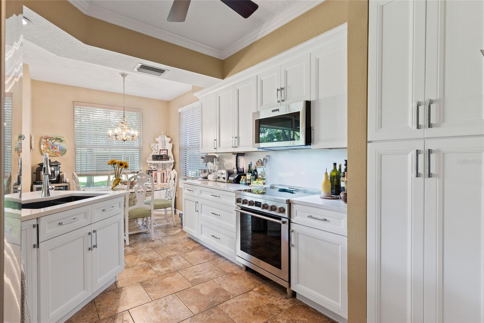 2061 CARRIAGE LN #104 — photo 8