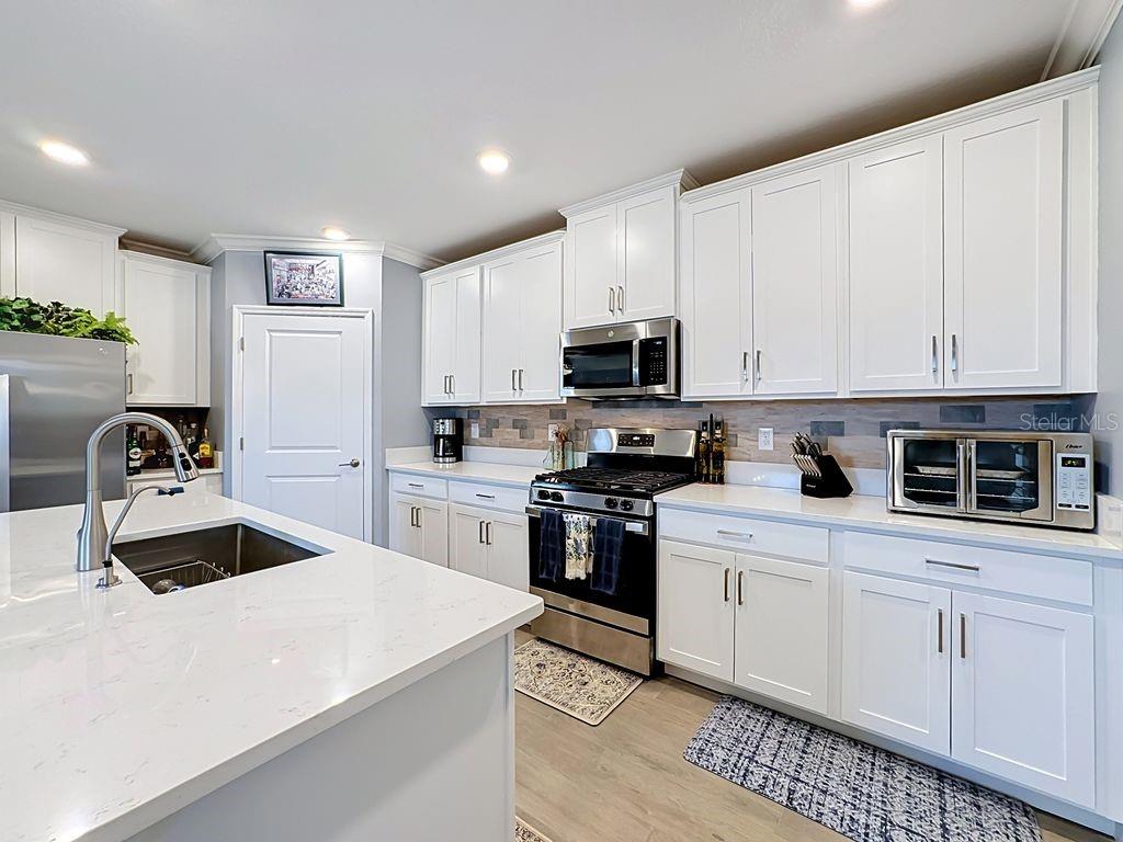17255 HOLLY WELL AVE — photo 20