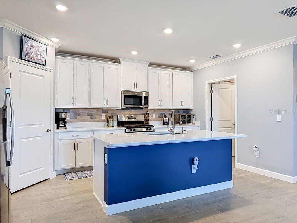 17255 HOLLY WELL AVE — photo 24