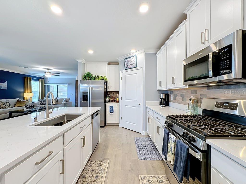 17255 HOLLY WELL AVE — photo 21