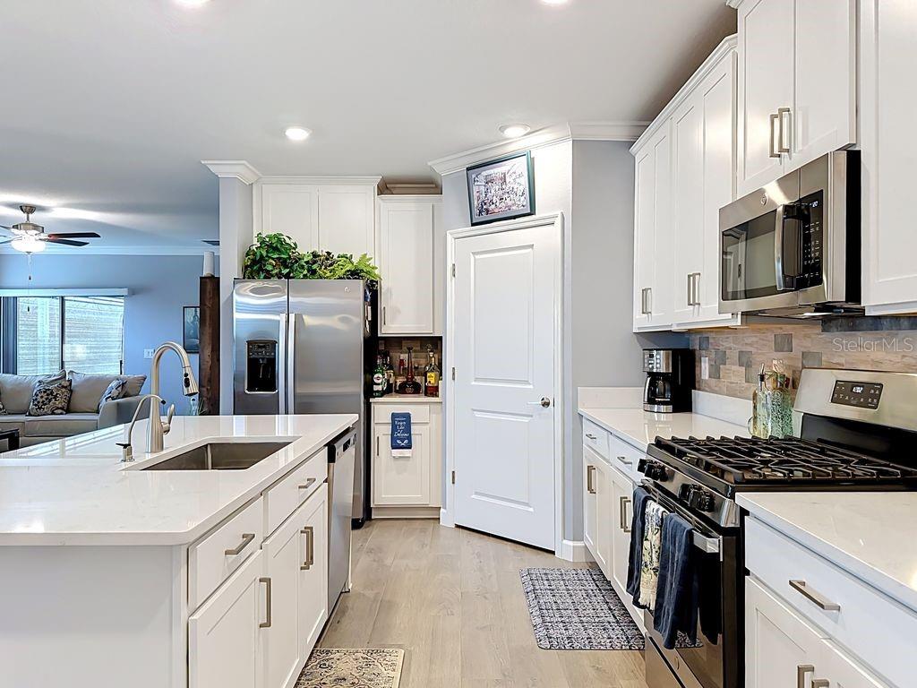 17255 HOLLY WELL AVE — photo 22