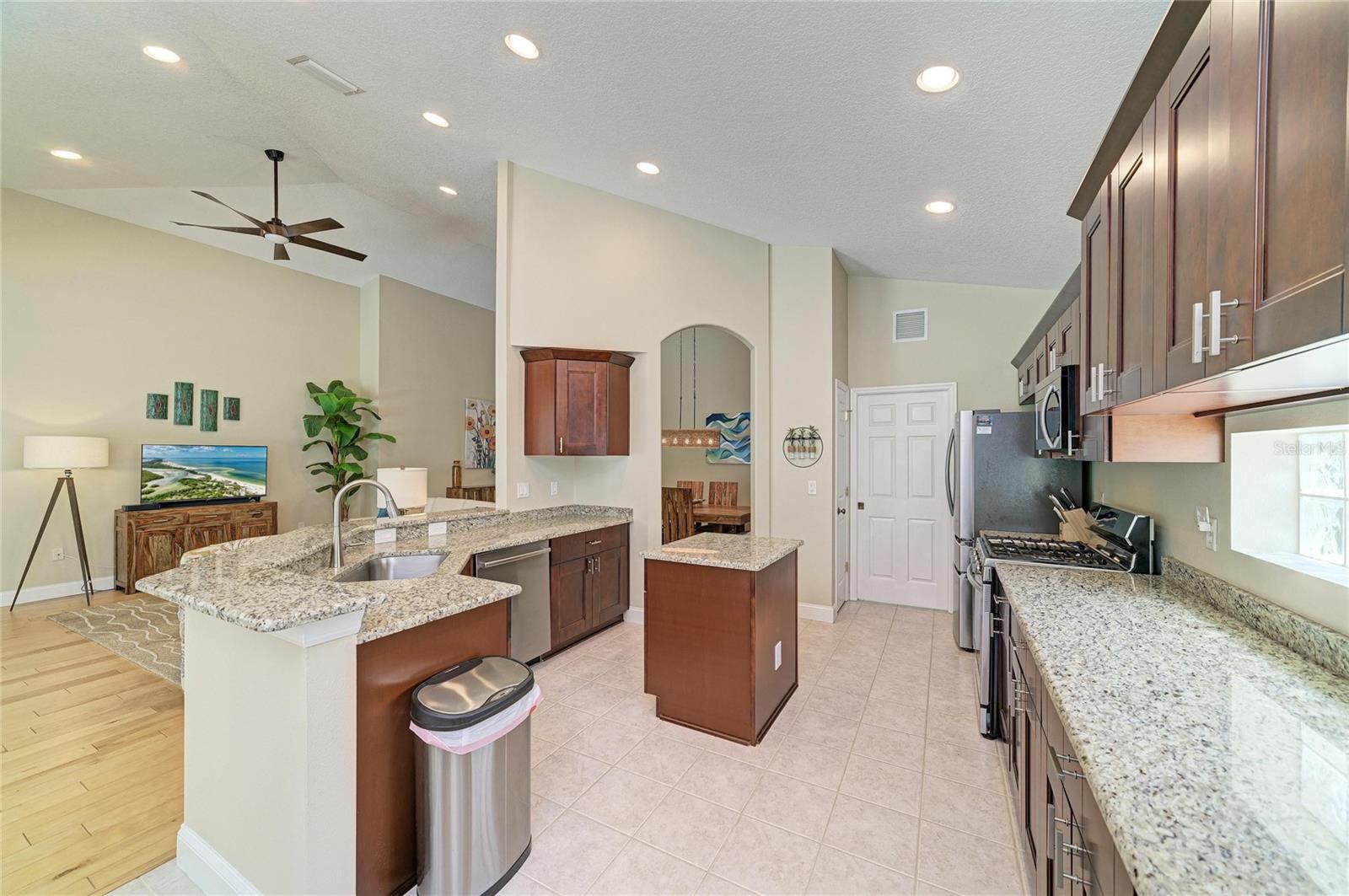 6690 TAILFEATHER WAY — photo 14