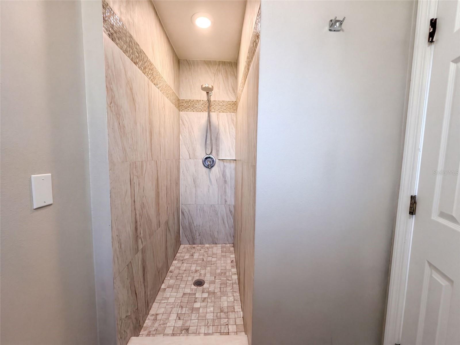121 INWOOD CIR — photo 12
