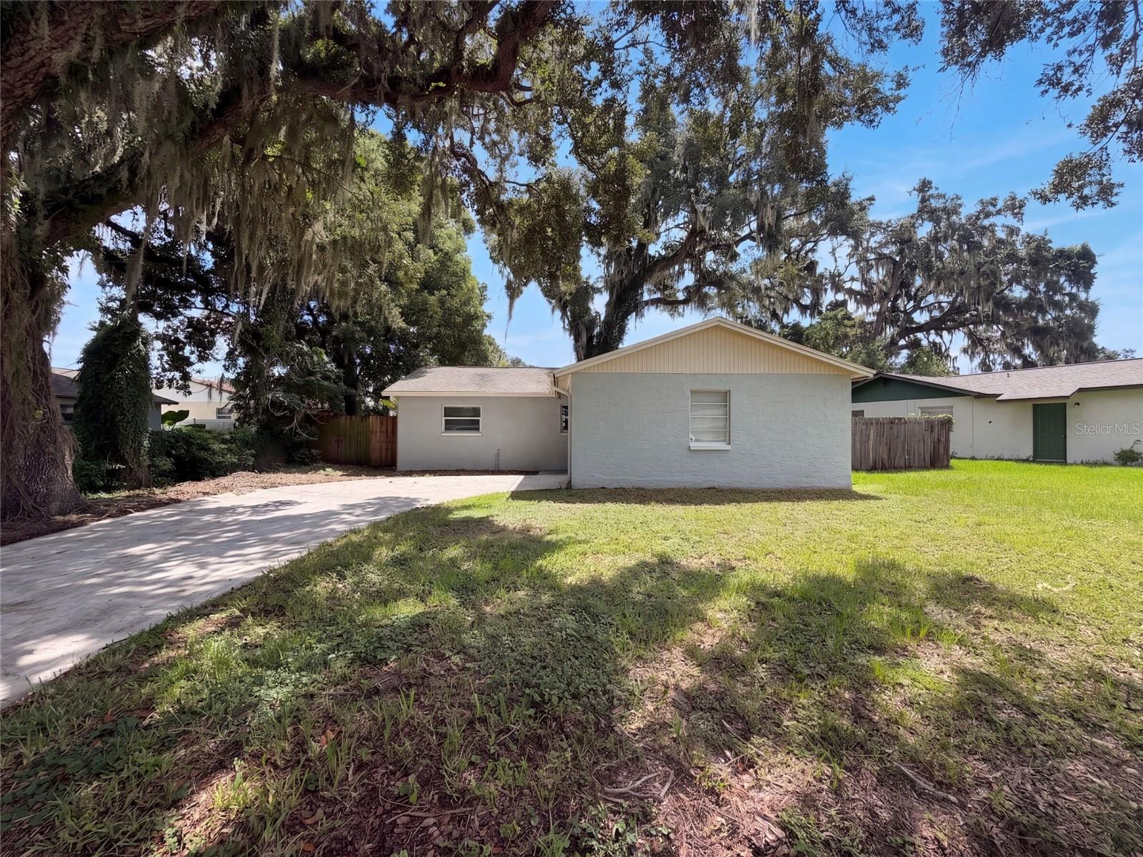 121 INWOOD CIR — photo 2