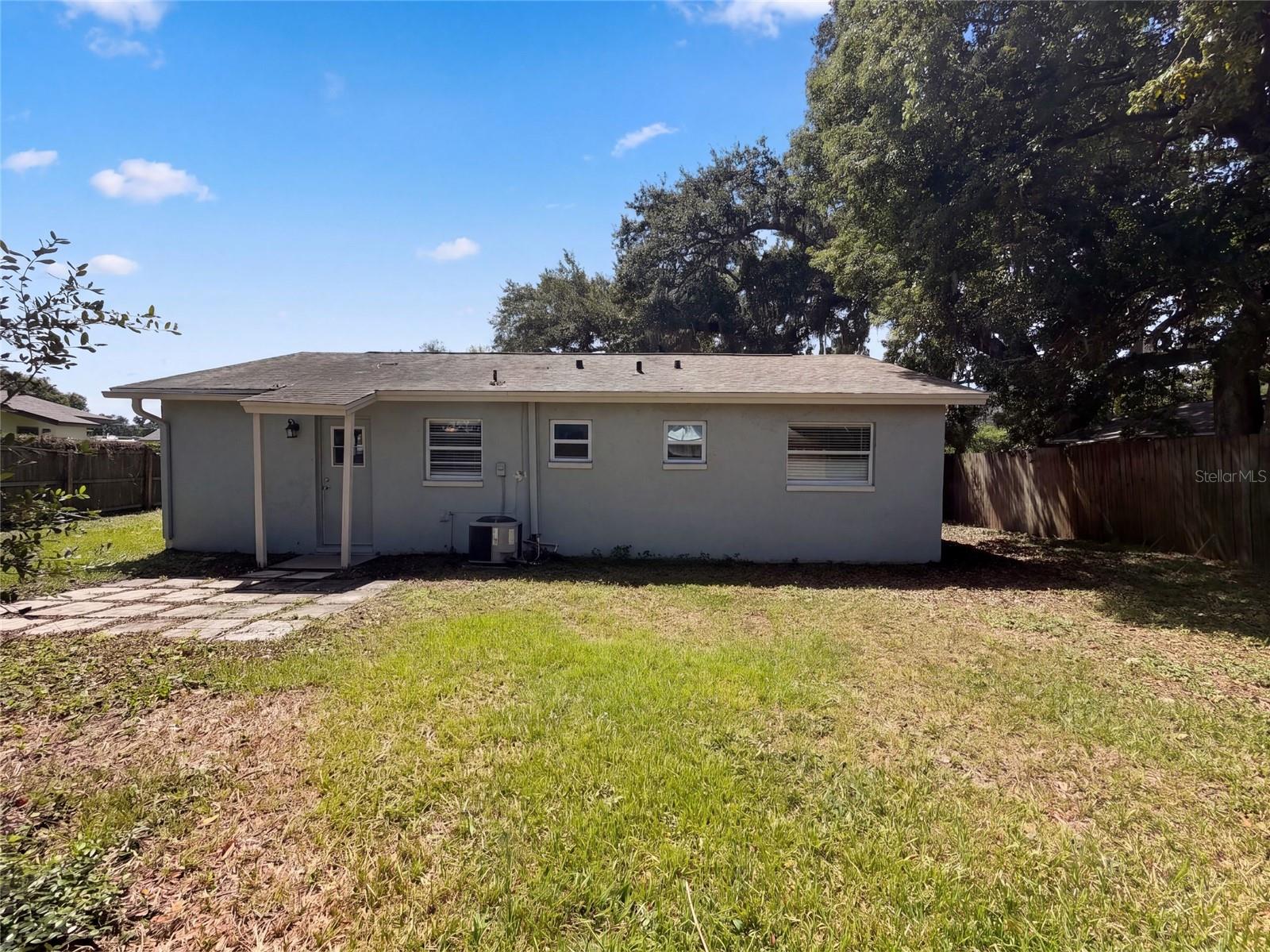 121 INWOOD CIR — photo 15