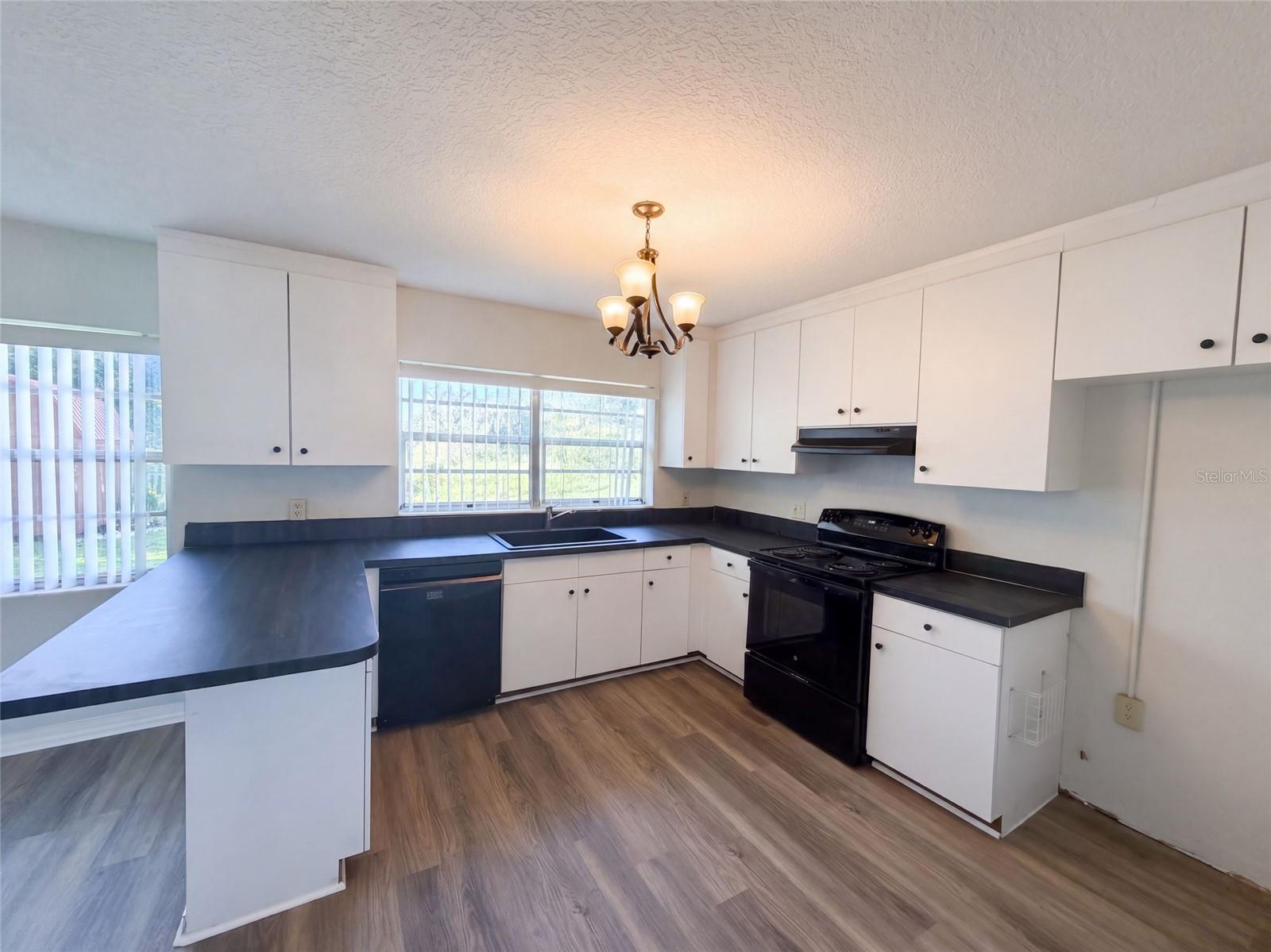 1305 W SPENCER ST — photo 2