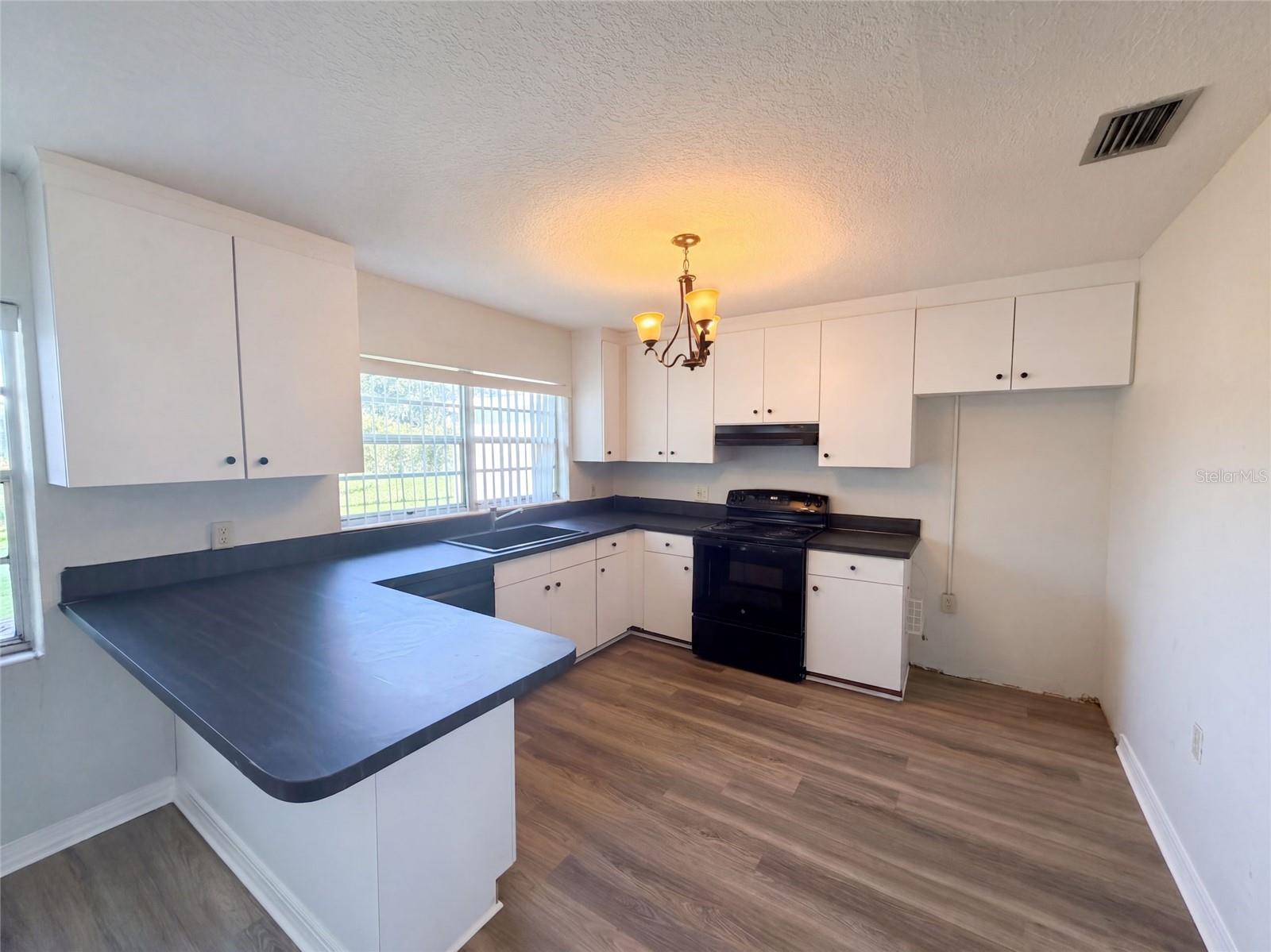 1305 W SPENCER ST — photo 16