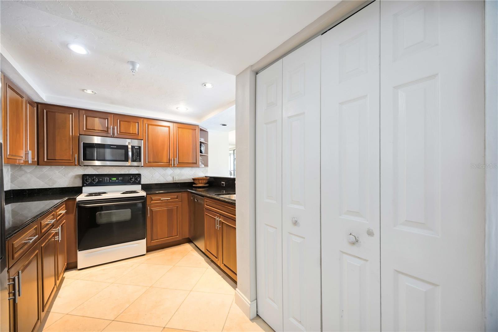 11 SUNSET DR #505 — photo 26