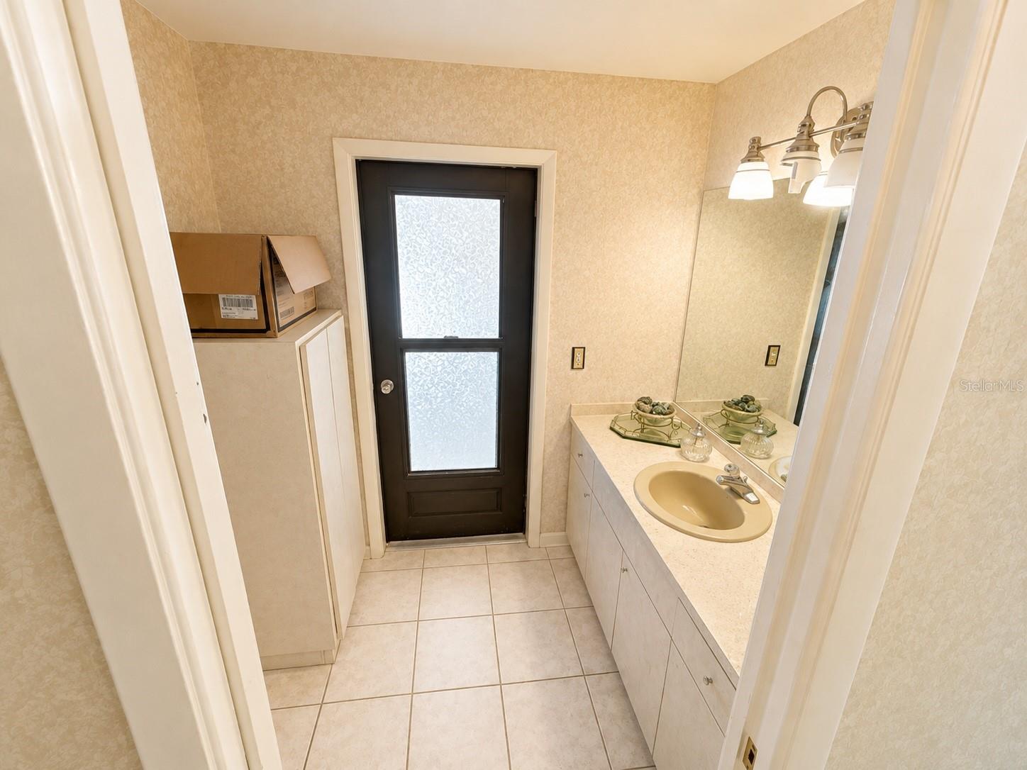 6701 PEMBERTON VIEW DR — photo 32