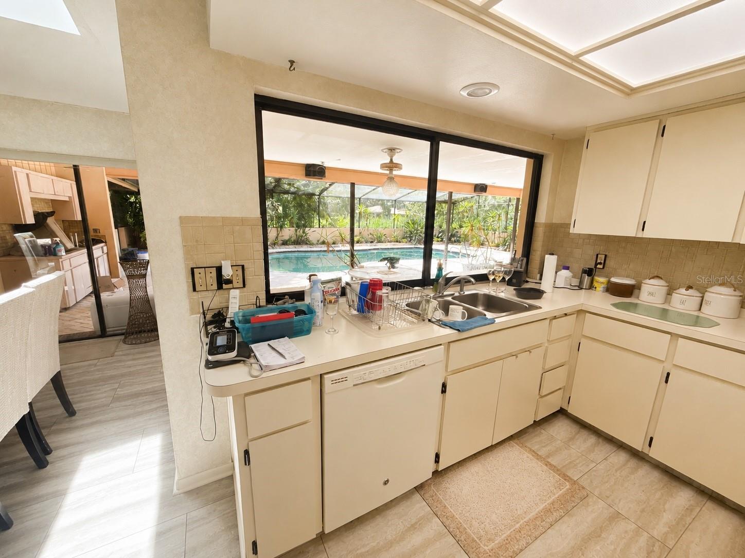 6701 PEMBERTON VIEW DR — photo 17