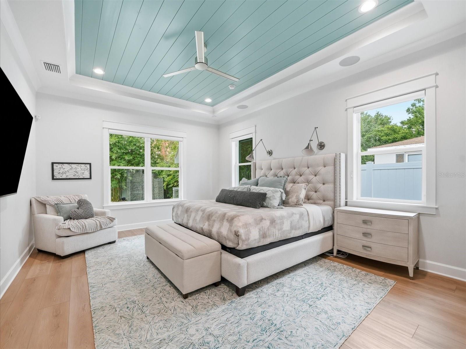 3718 W PALMIRA AVE — photo 30