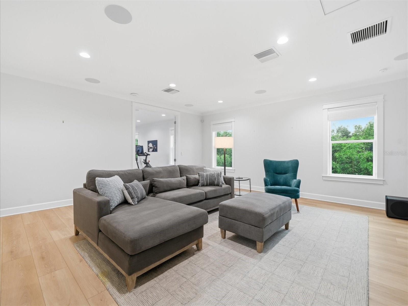 3718 W PALMIRA AVE — photo 54
