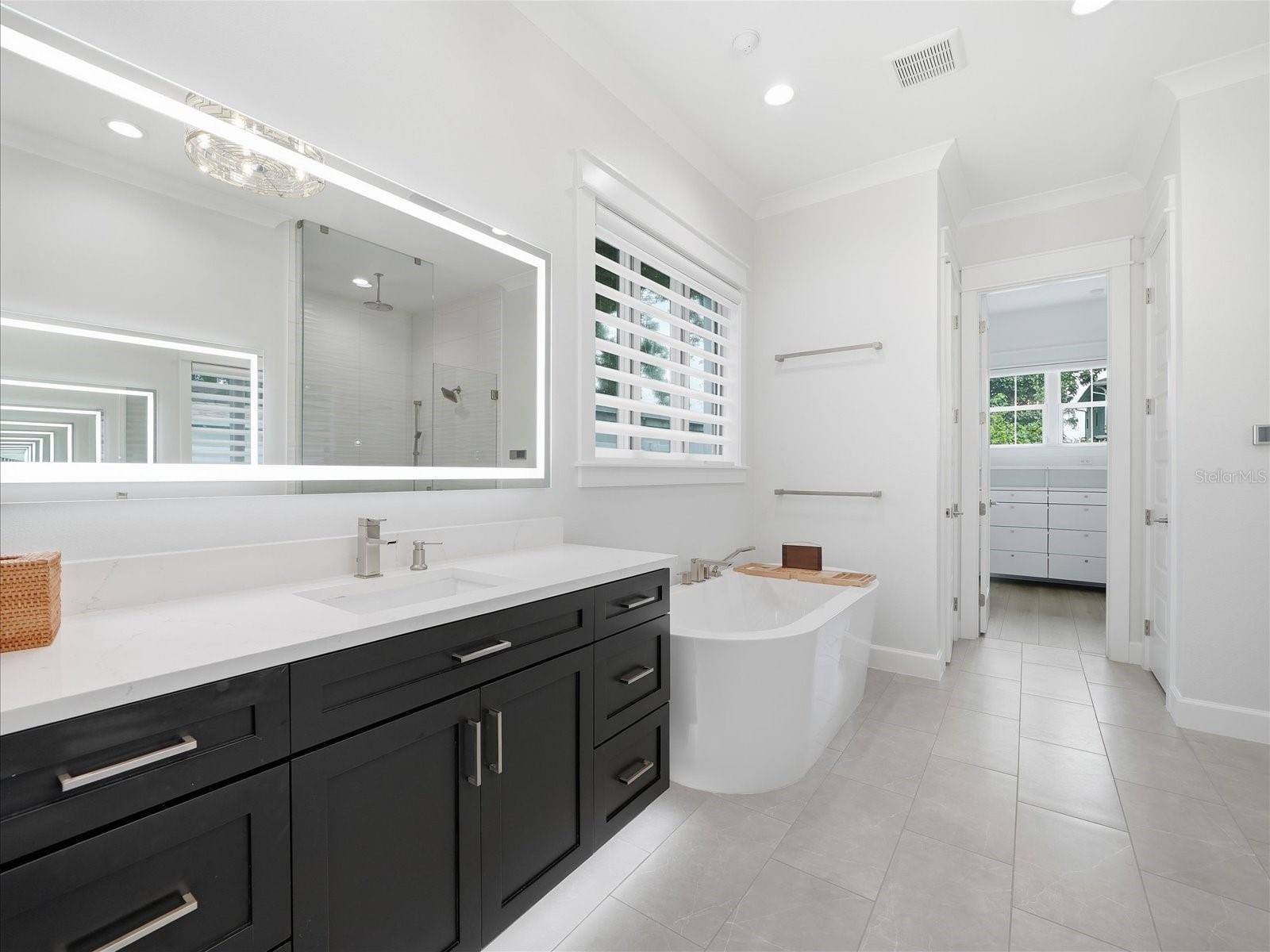 3718 W PALMIRA AVE — photo 35