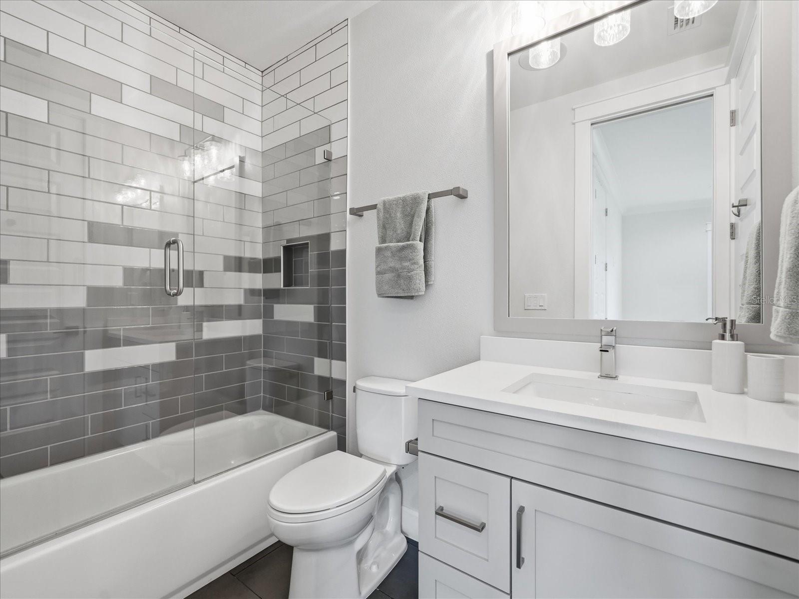 3718 W PALMIRA AVE — photo 68