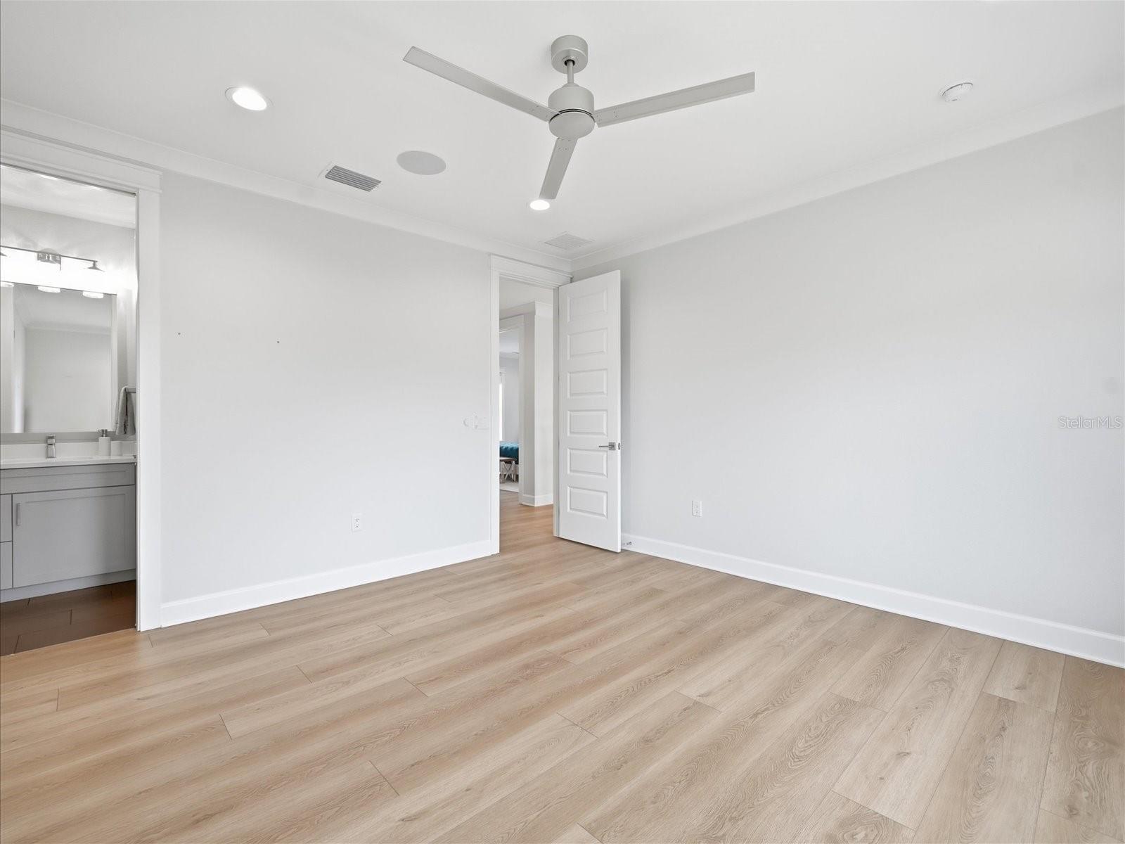 3718 W PALMIRA AVE — photo 67