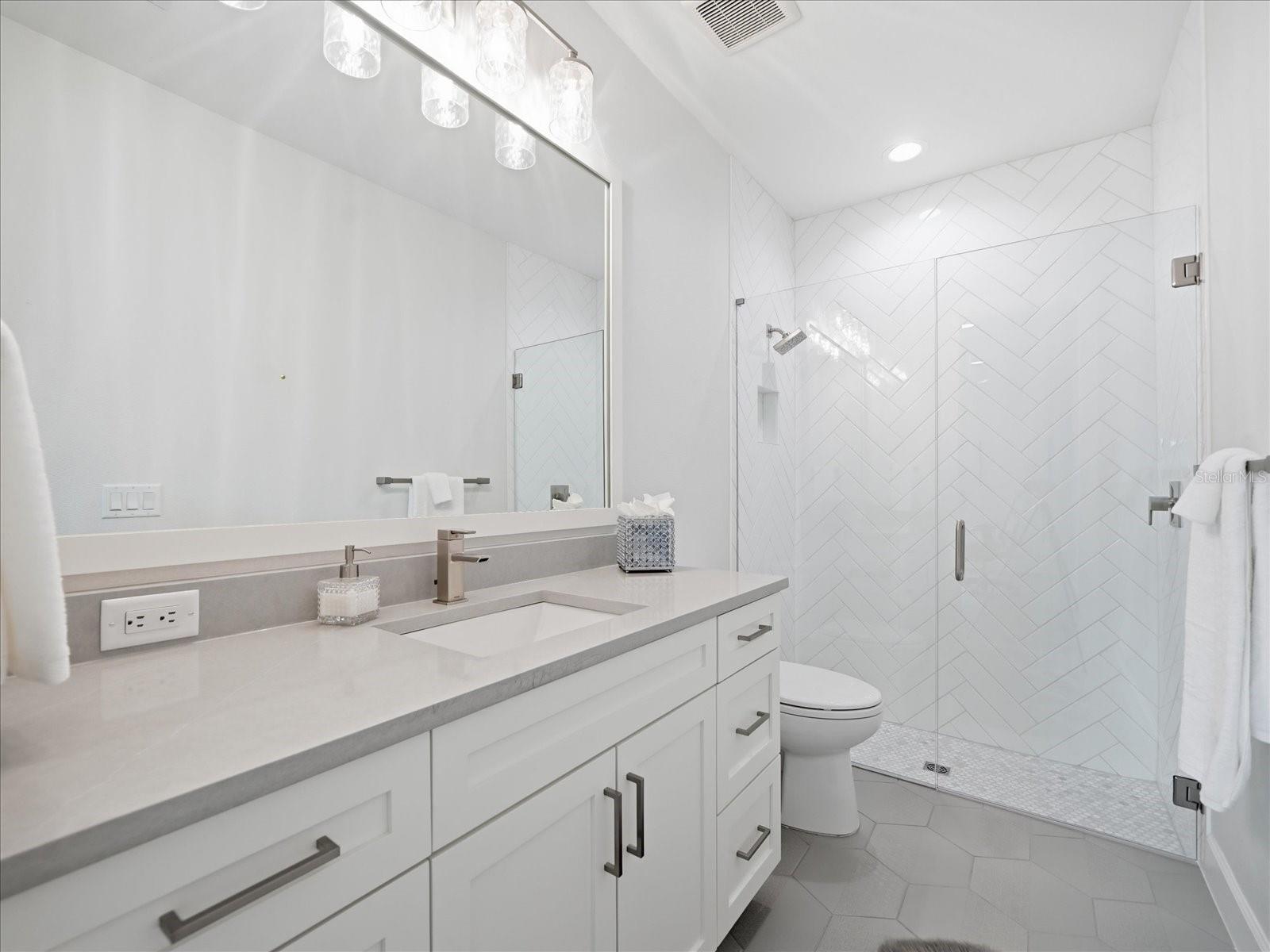 3718 W PALMIRA AVE — photo 65