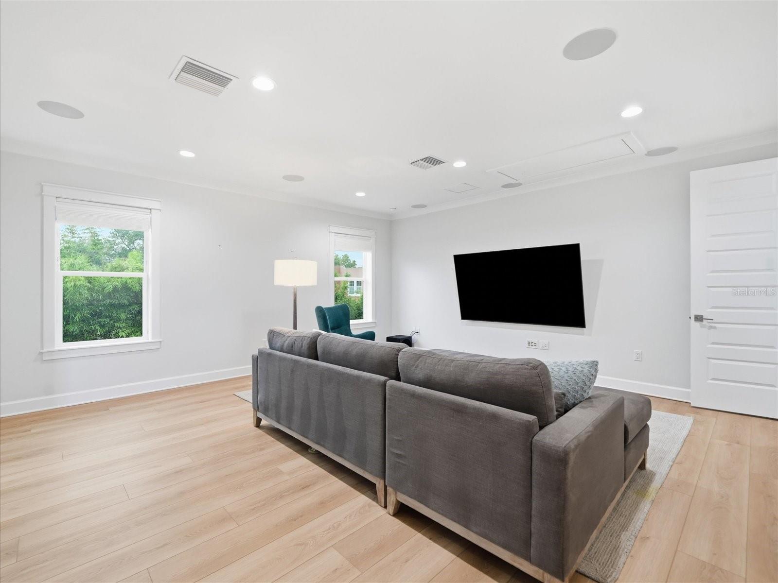 3718 W PALMIRA AVE — photo 53