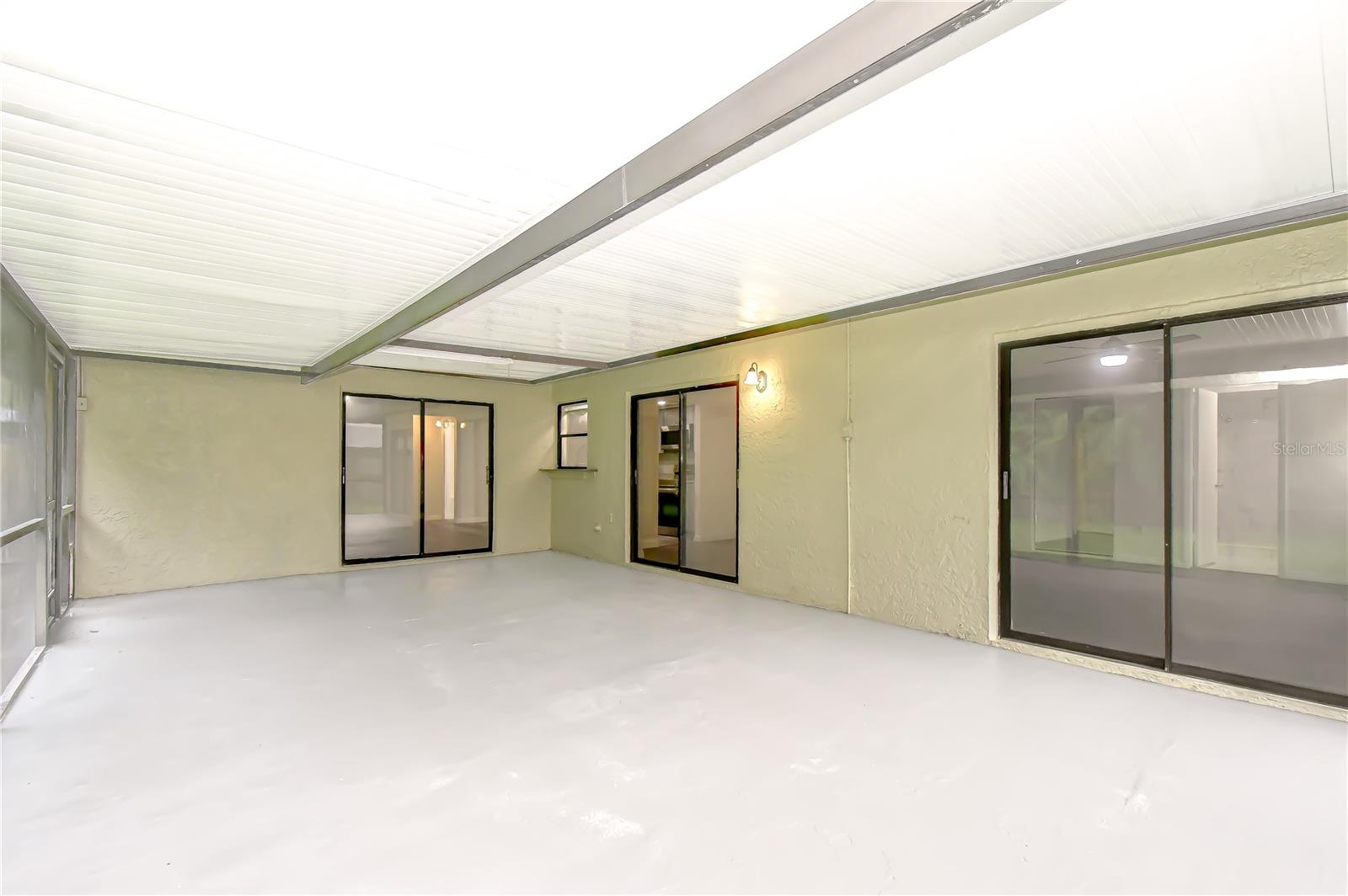 16122 OAKMANOR DR — photo 18