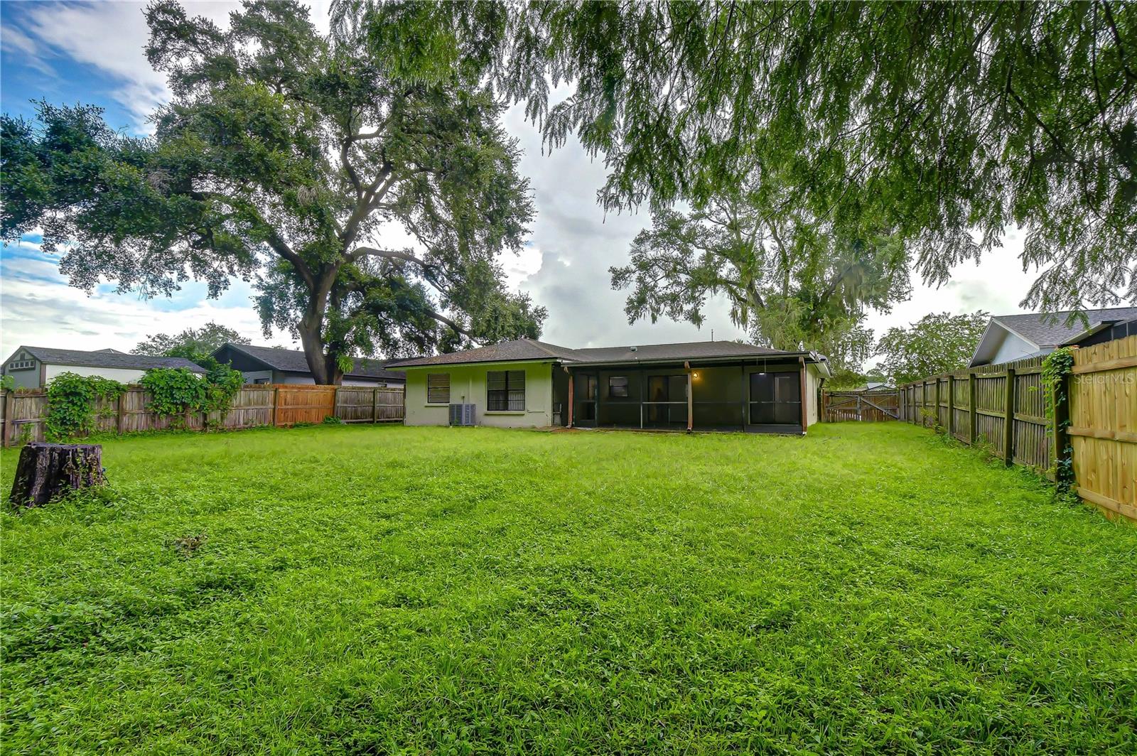 16122 OAKMANOR DR — photo 13