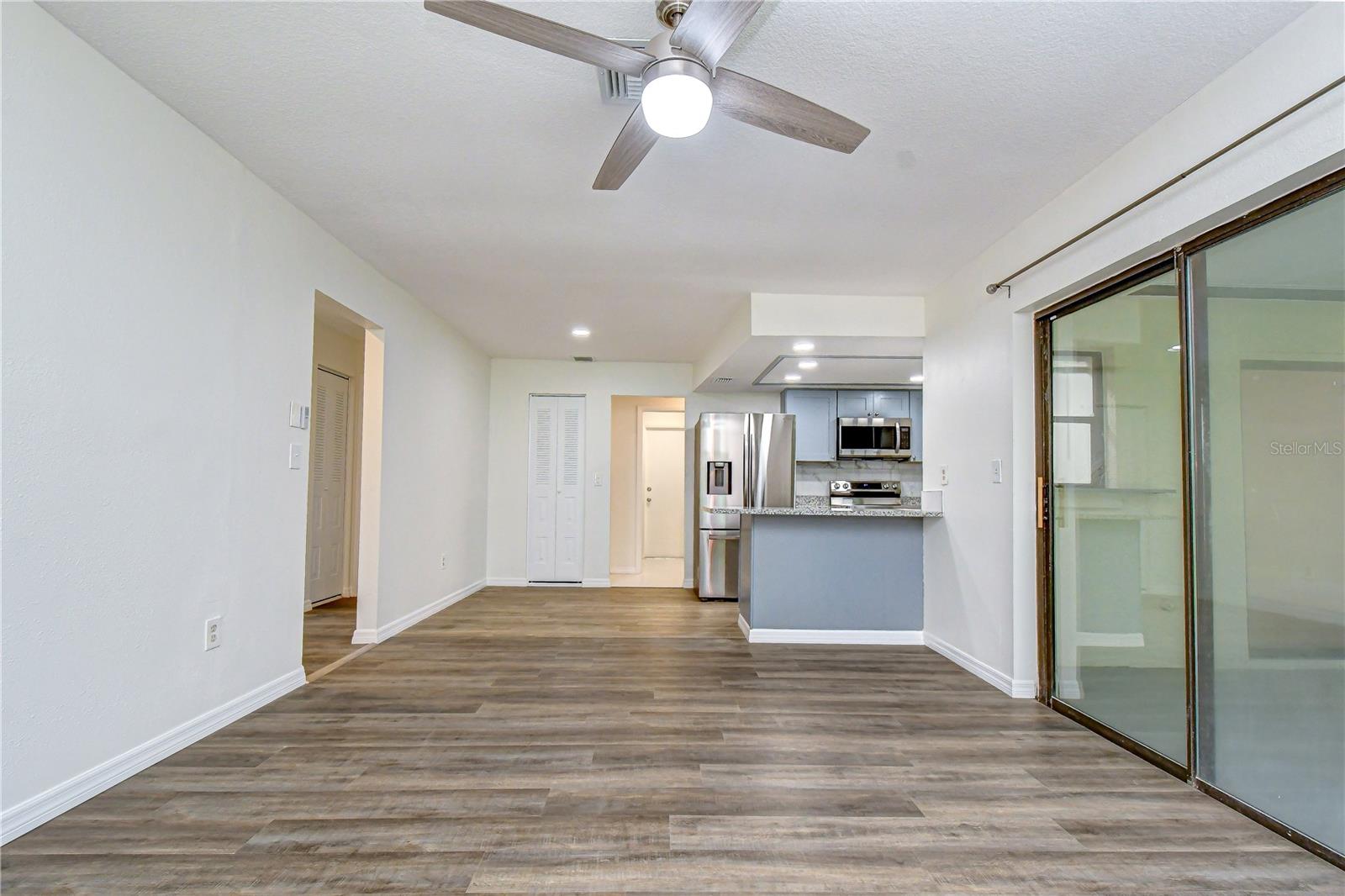 16122 OAKMANOR DR — photo 24