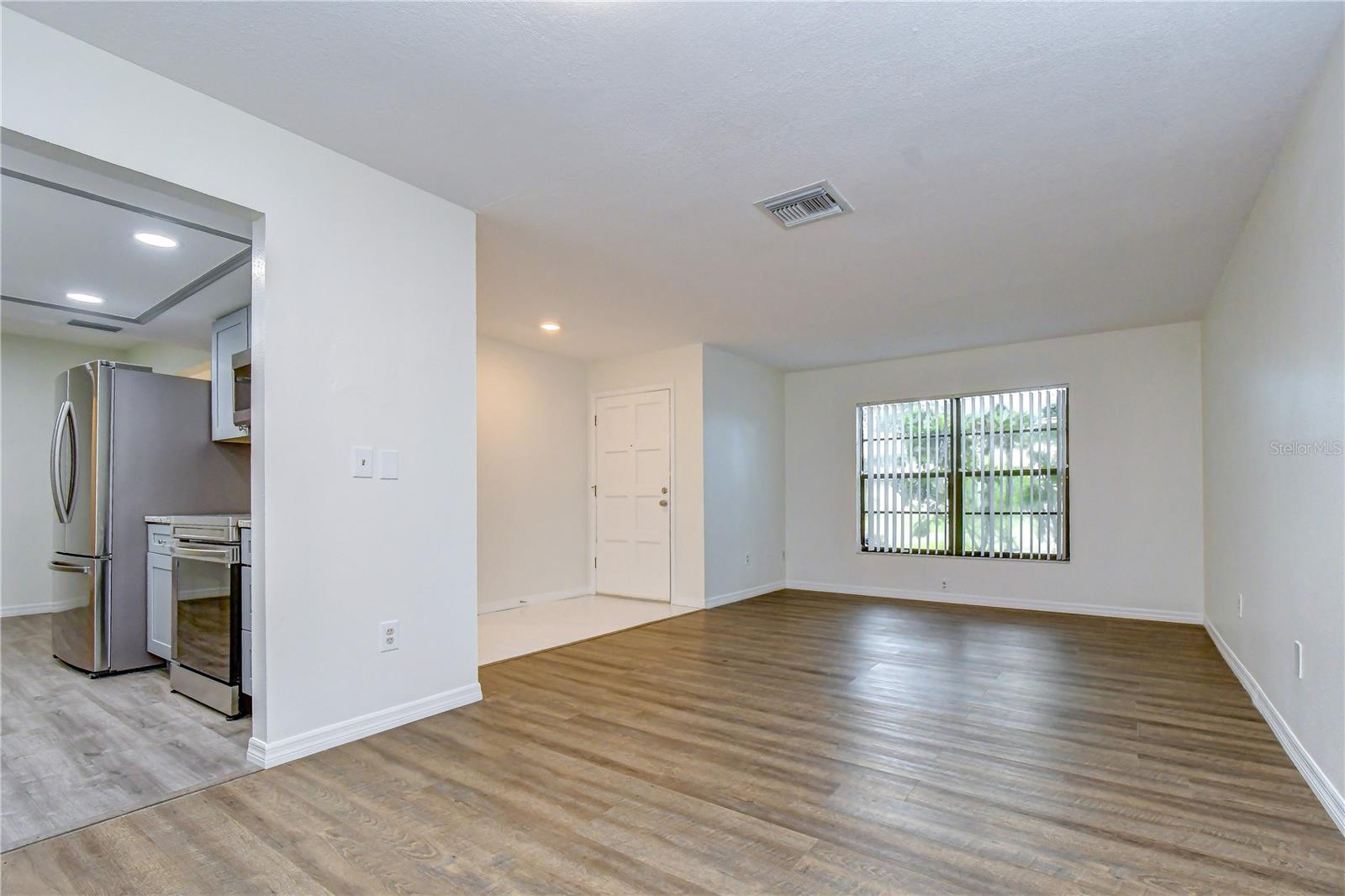16122 OAKMANOR DR — photo 5