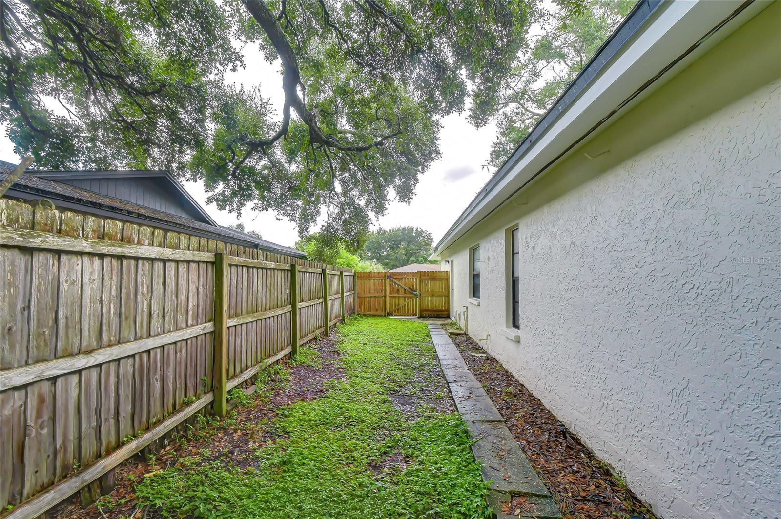 16122 OAKMANOR DR — photo 14