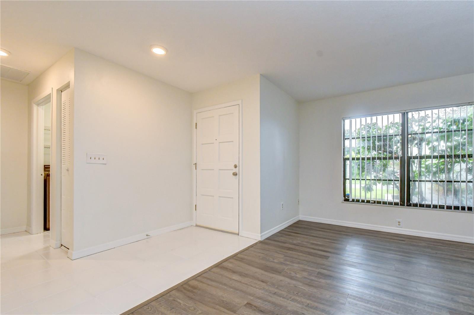 16122 OAKMANOR DR — photo 3