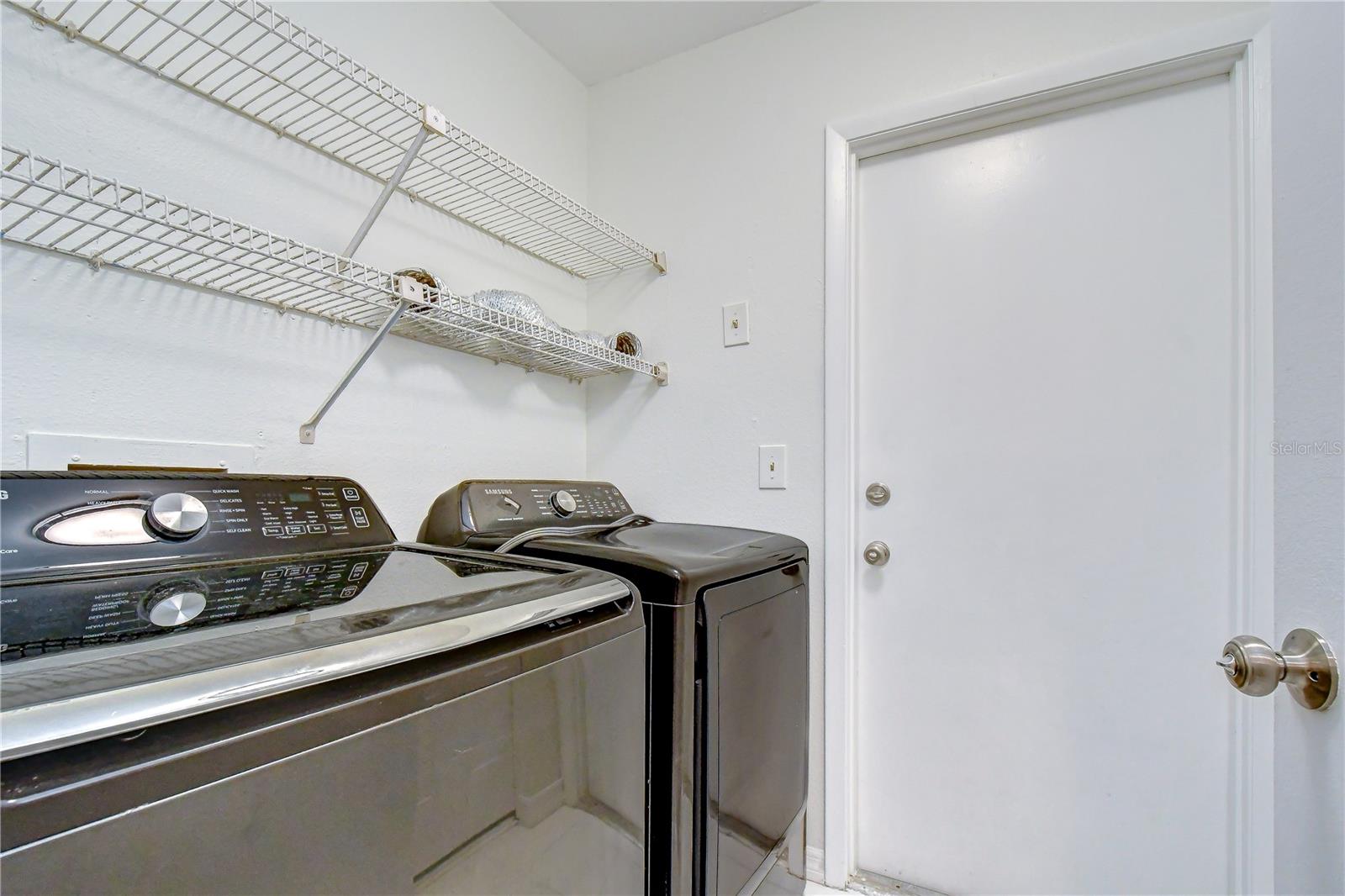 16122 OAKMANOR DR — photo 29